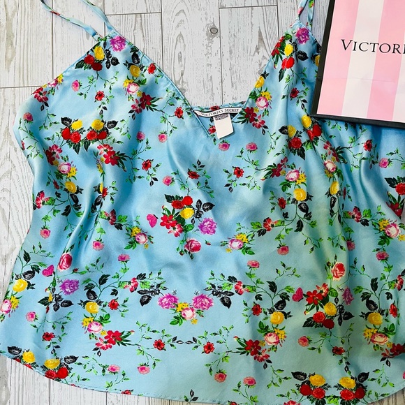 Victoria's Secret Other - Victoria's Secret Floral silky Women's Top - Blue